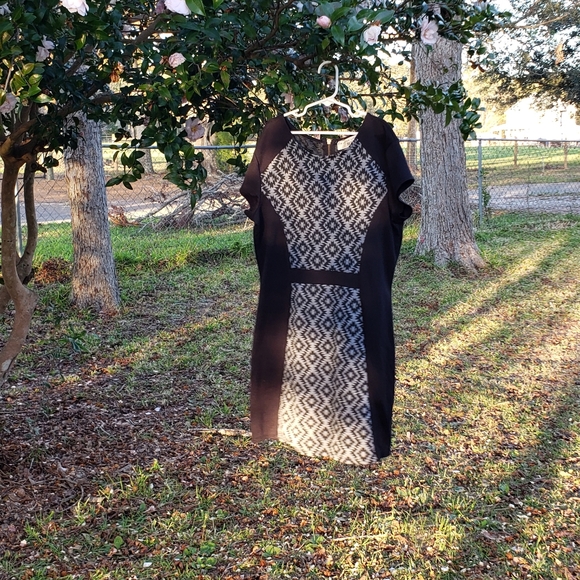 Grey and black pannel dress - Picture 3 of 3